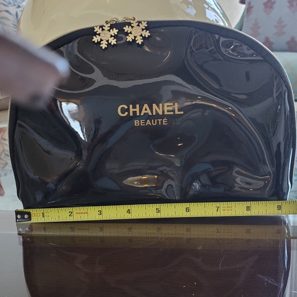 Chanel Glossy Black Cosmetic Case - Picture 2 of 5